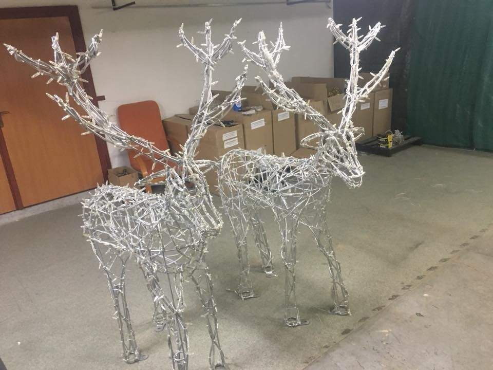 vianoce 2022 jelene LED postavy figuriny soby svetelne ziarive vianoce strieborne